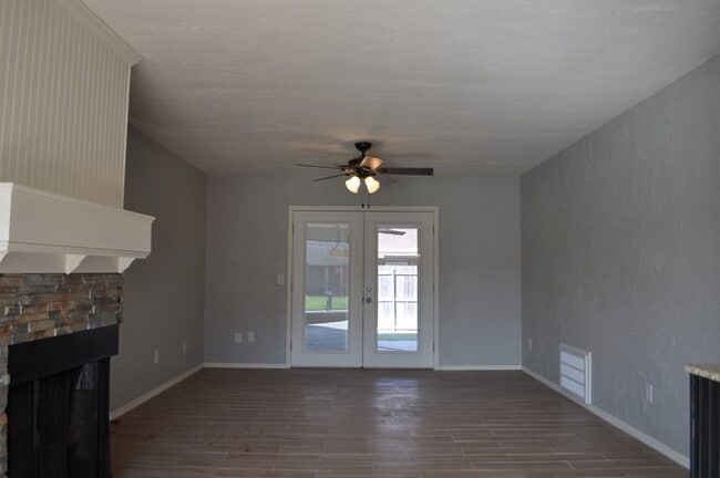 Building Photo - 6805 NW 63rd Terrace
