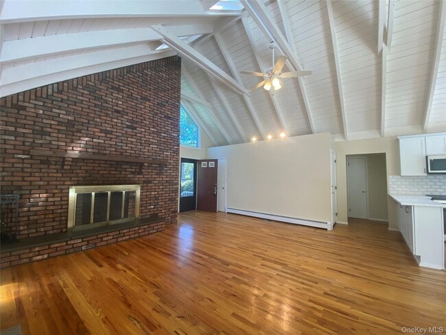 Building Photo - 15 Crestview Dr