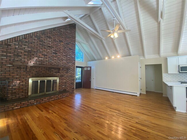 Foto del edificio - 15 Crestview Dr