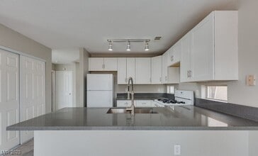 Building Photo - 8249 Hydra Ln