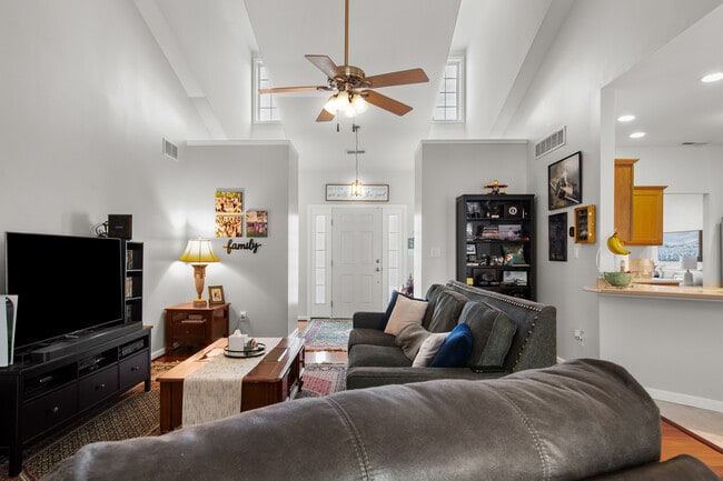 Foto del edificio - 49 Humphreys Dr