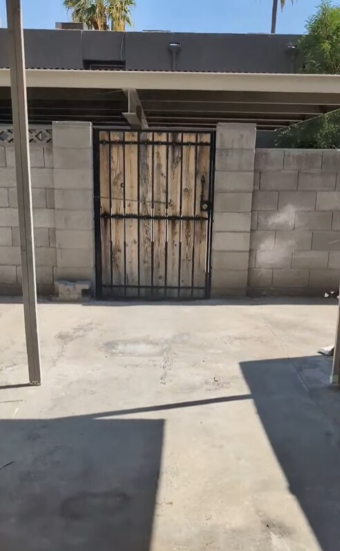 Building Photo - COMING SOON — Beautifully Remodeled 3-Bedroom Townhouse Near GCU