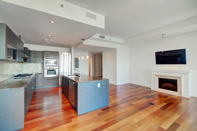 Building Photo - 737 Olive Way