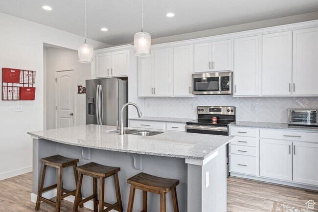 Foto del edificio - 2142 N Elderberry Dr