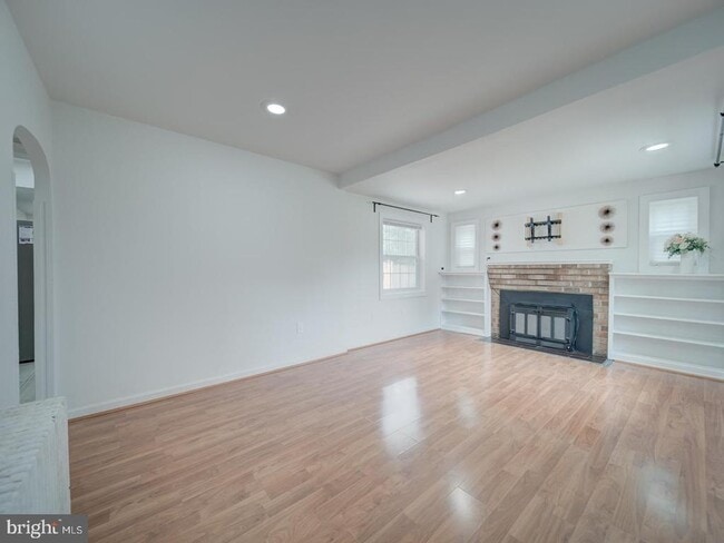 Foto del edificio - 6625 Harrison Ln