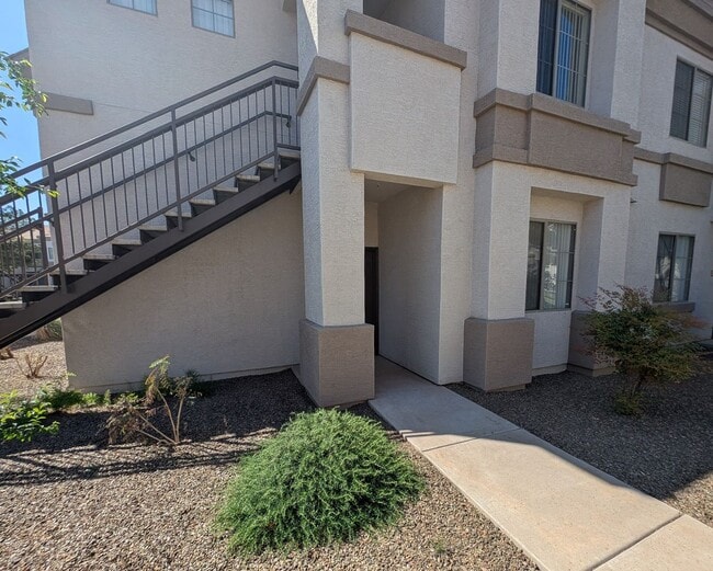 Building Photo - 2 Bedroom Condo Unit in the Solana Condominium Homes Community Near E Baseline Rd and Higley Rd!
