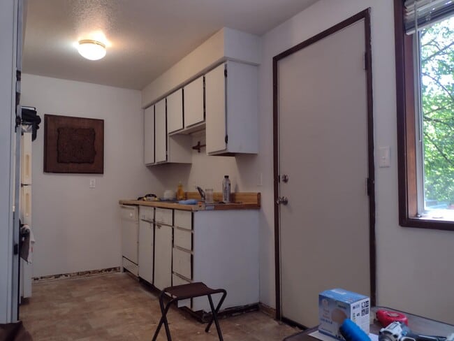 Building Photo - 1041 Vine Ave