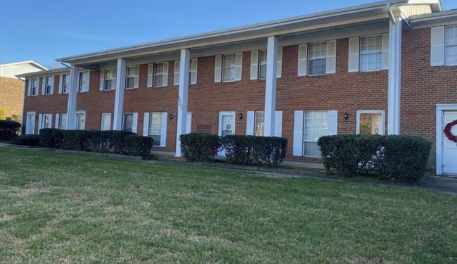 Building Photo - 1307 W Meadowview Rd