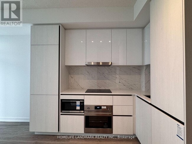 Photo du bâtiment - 8 Interchange Wy