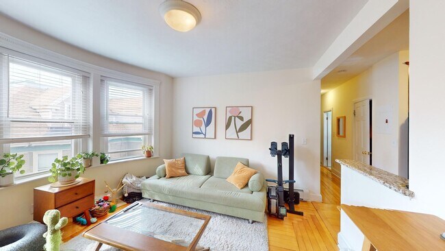 Building Photo - 672 Washington St