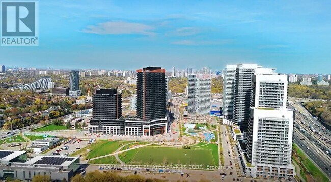 Photo du bâtiment - 68 Esther Shiner Blvd