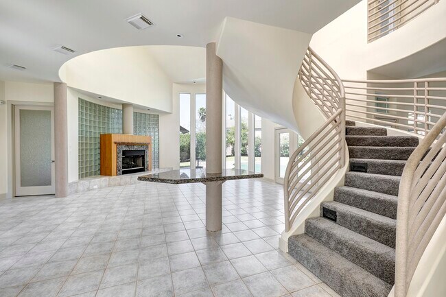 Foto del edificio - 5304 Braeburn Dr