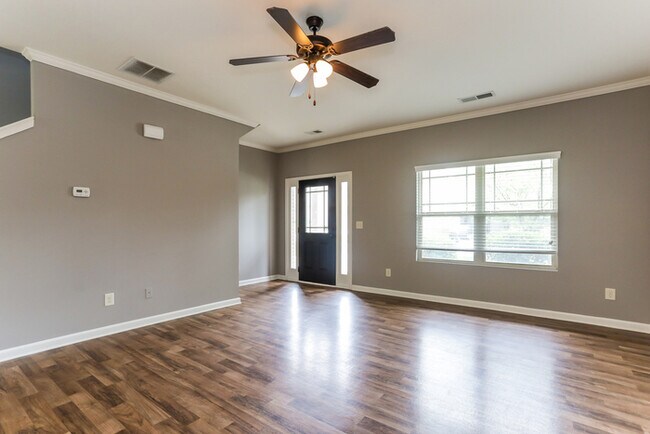 Building Photo - 1048 Regency Dr NW