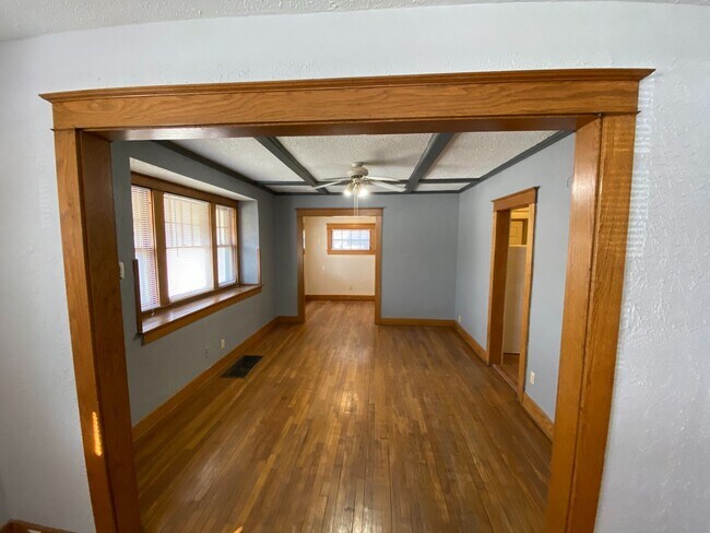 Building Photo - Charming 3 Bedroom Bungalow