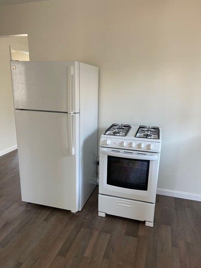 Building Photo - Adorable 2 bedroom home