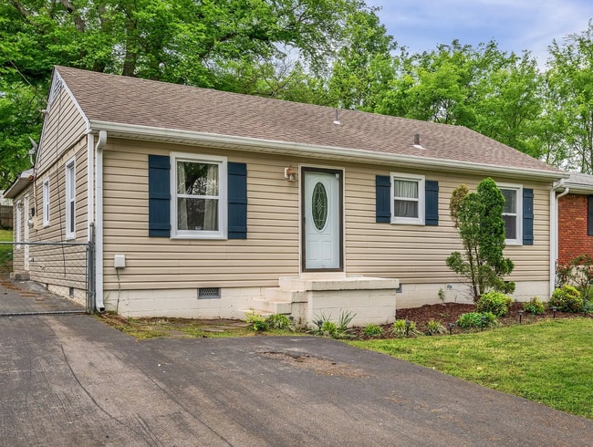Building Photo - 624 Westboro Dr