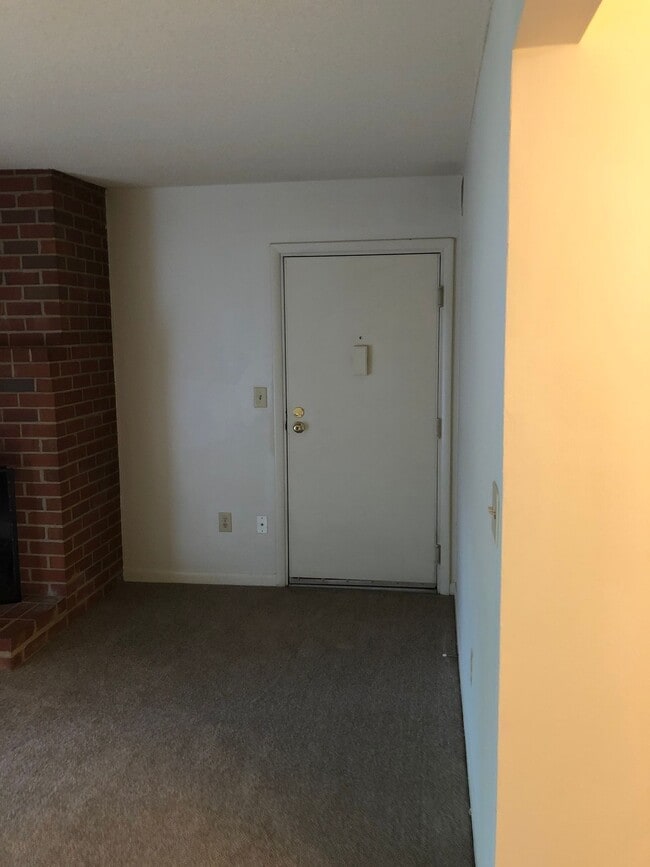 Building Photo - Great 1BR/1BA Condo in Turtle Creek