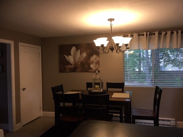Dining area - 883 Weirs Blvd