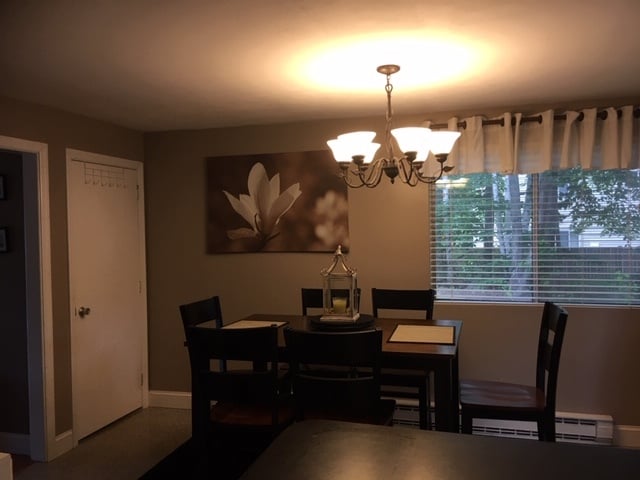 Dining area - 883 Weirs Blvd
