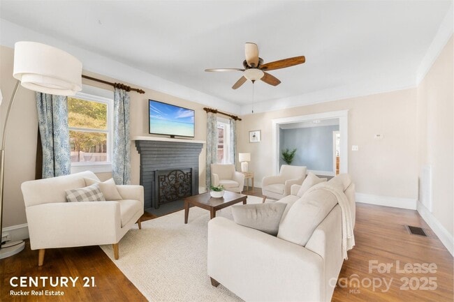 Building Photo - 604 Pearl Ave