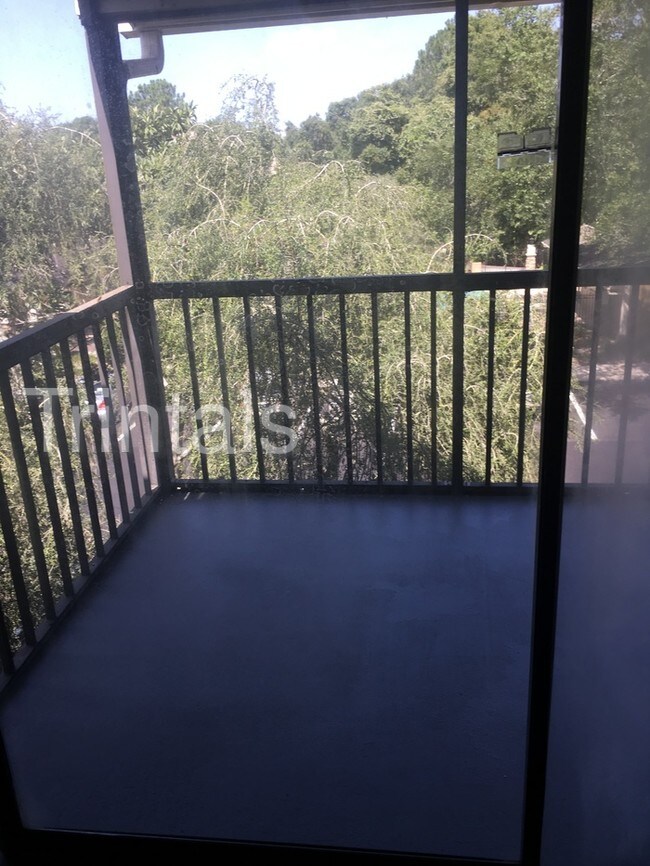 Building Photo - Well maintained condo within minutes of usf.