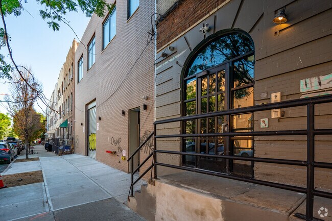 Building Photo - 1381 Myrtle Ave