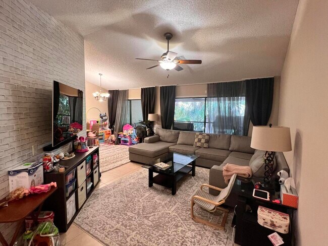 Foto del edificio - 5650 Coach House Cir