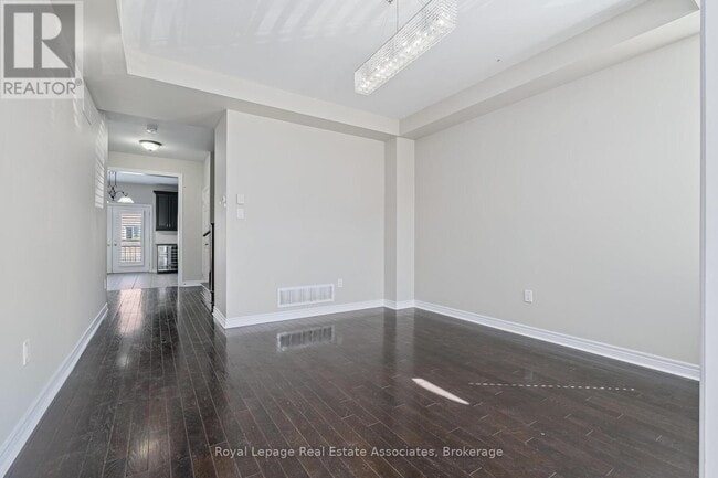 Building Photo - 405 Hincks Dr