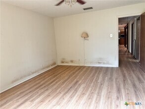 Building Photo - 202 Oak Ridge Dr