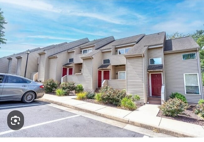 Building Photo - 1346 Bradley Dr
