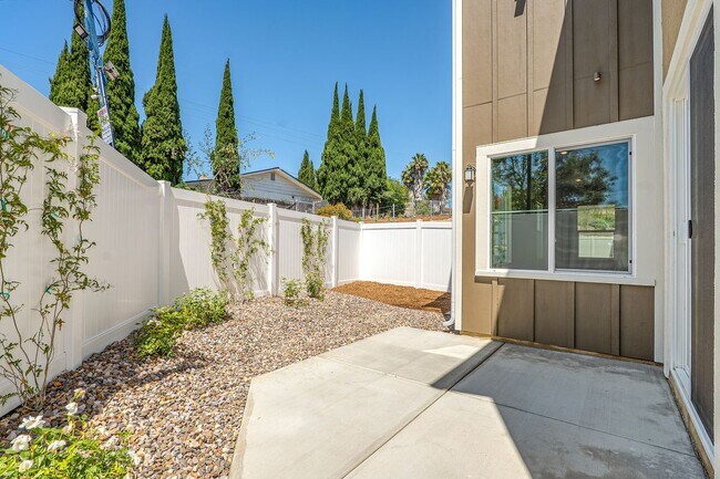 Foto del edificio - 1527 Wingwood Ln