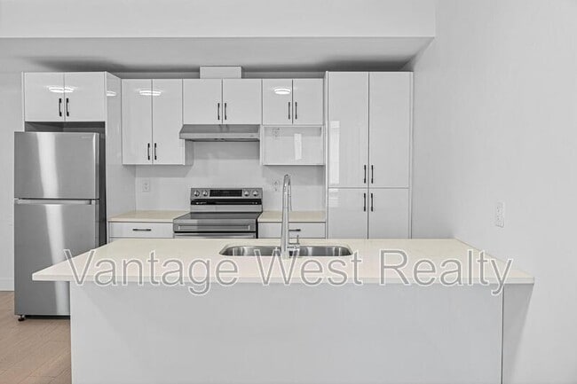 Building Photo - 3774 Astoria Dr