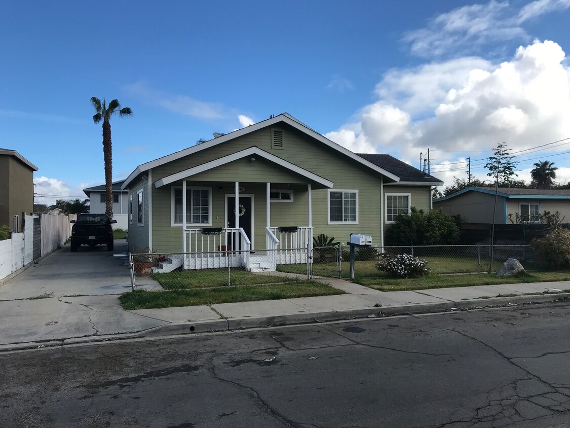 Primary Photo - 1642-1644 Donax Avenue