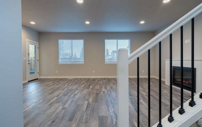 Building Photo - 4910 NE 65th Ct