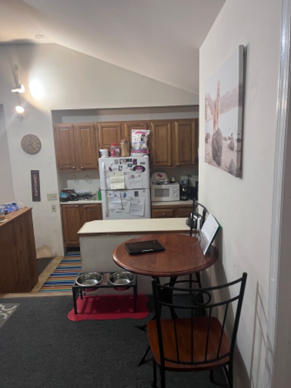 Foto del edificio - 100 N Howell Ave