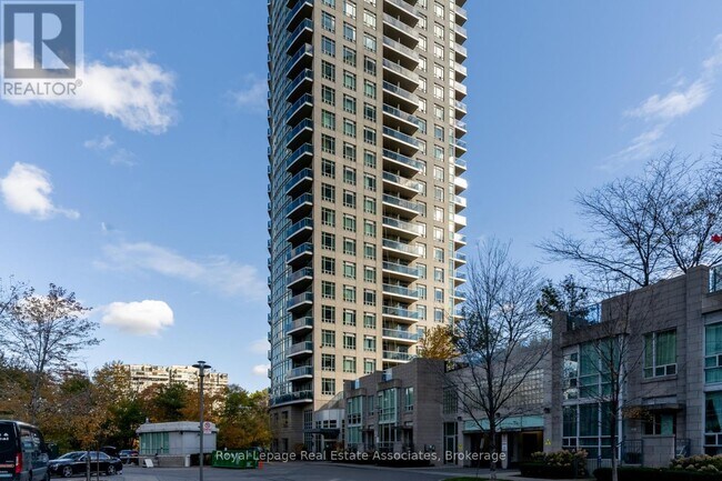 Photo du bâtiment - 90-2490 Absolute Ave
