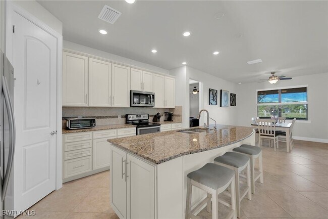 Foto del edificio - 19912 Beverly Park Rd