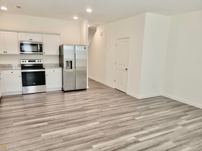Building Photo - 1659 Vernon Dr
