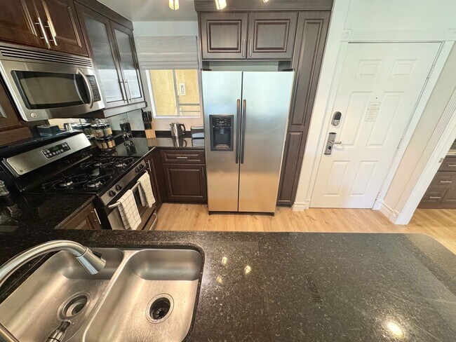 Foto del edificio - Great opportunity condo in a highly desirable central Las Vegas location