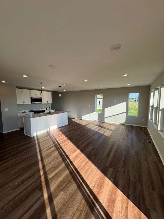 Building Photo - 1428 Vantage Dr