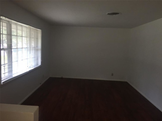 Building Photo - 1028 Black St