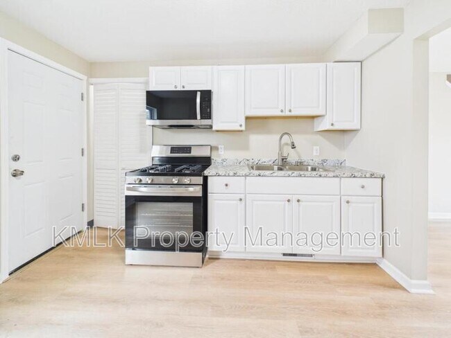 Foto del edificio - 9042 Maple Grove Rd