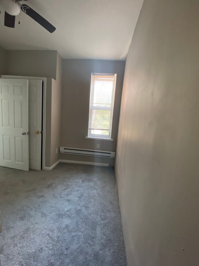 Building Photo - 3361 Ridge Ave