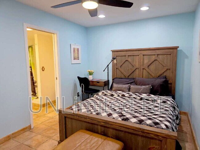 Foto del edificio - 3565 N Manor Rd
