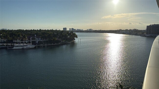 Foto del edificio - 6700 Indian Creek Dr