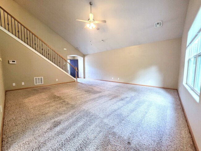 Foto del edificio - 606 Highland Ridge Dr