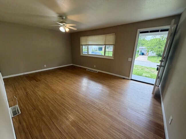 Building Photo - Spacious 3 Bedroom Rental - Ready for Immediate Move-in!