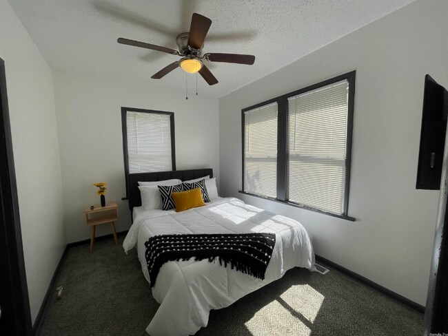 Foto del edificio - 2403 Center St