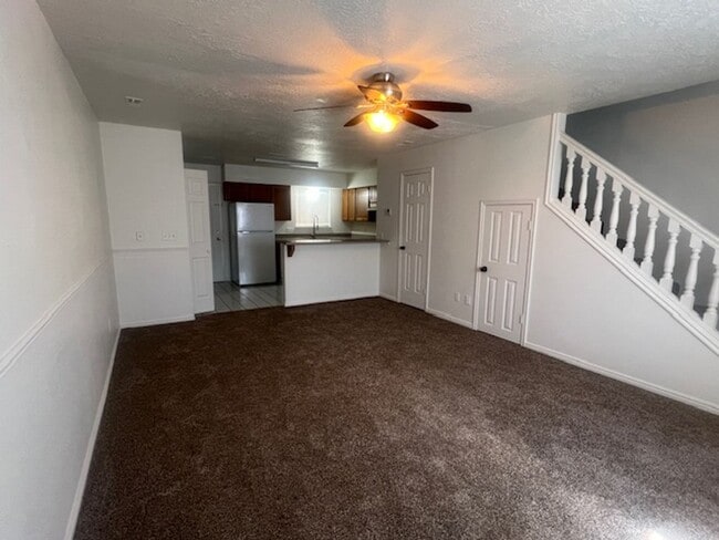 Building Photo - Cimaron Terrace Townhome