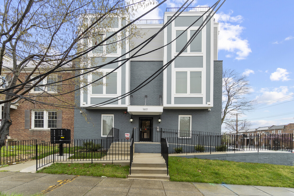Foto principal - The Robinson Apartments Anacostia